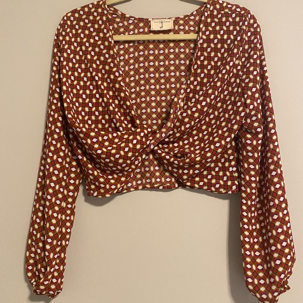 Cropped twist front top